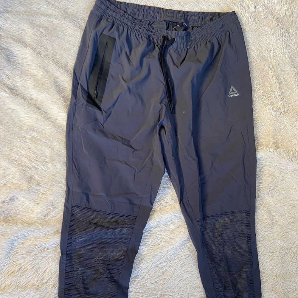 Reebok mesh joggers **NEVERWORN**